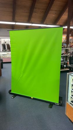 Elgato 20GAF9901   5’ x 6.75’ collapsible green screen in standing case.  70518776