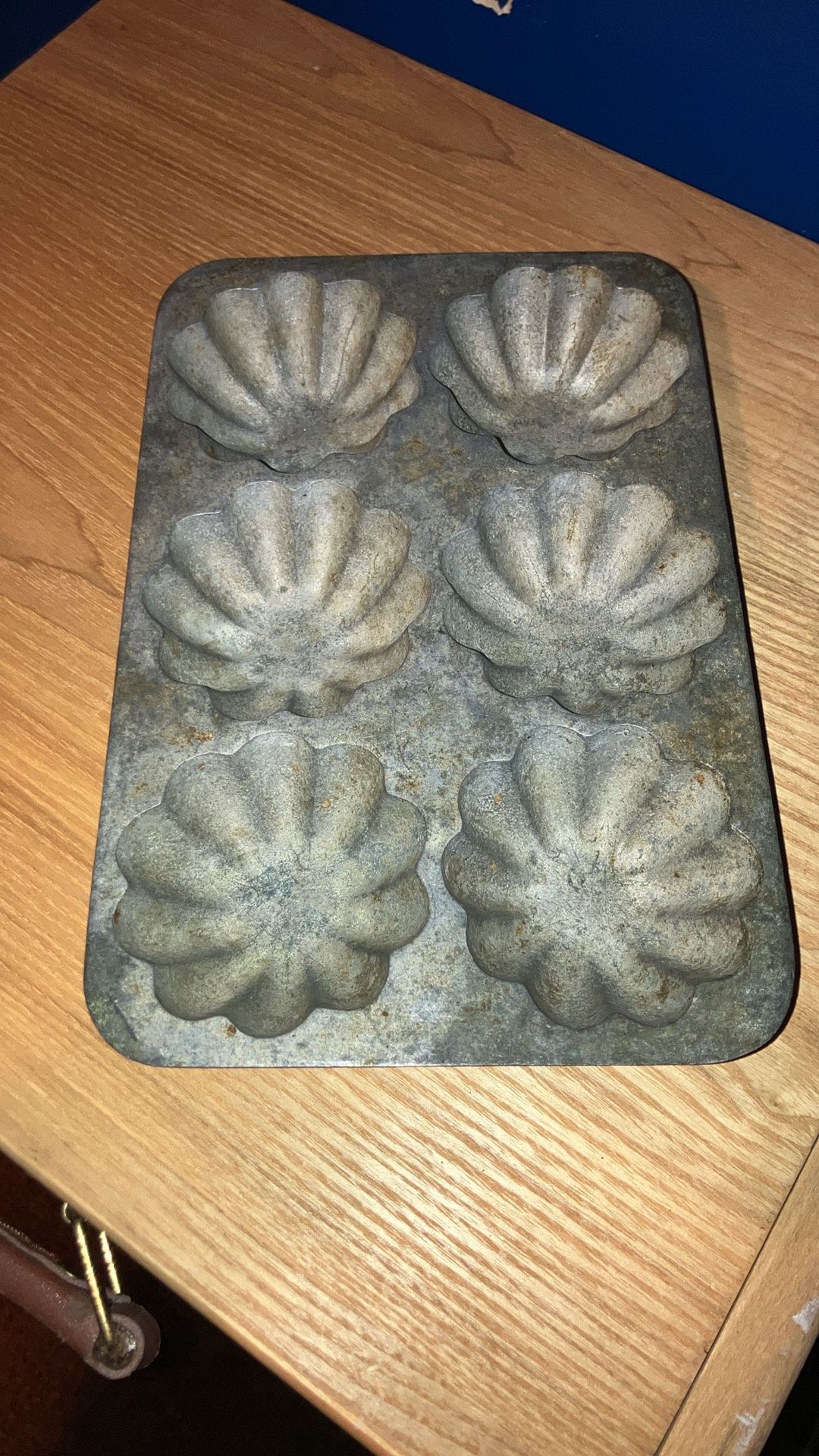 Vintage Metal Cupcake Tin