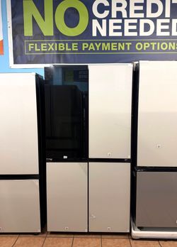 Samsung 36”W Bespoke 29 Cu. Ft. Flex Door Refrigerator with Beverage Center and Auto Open Door