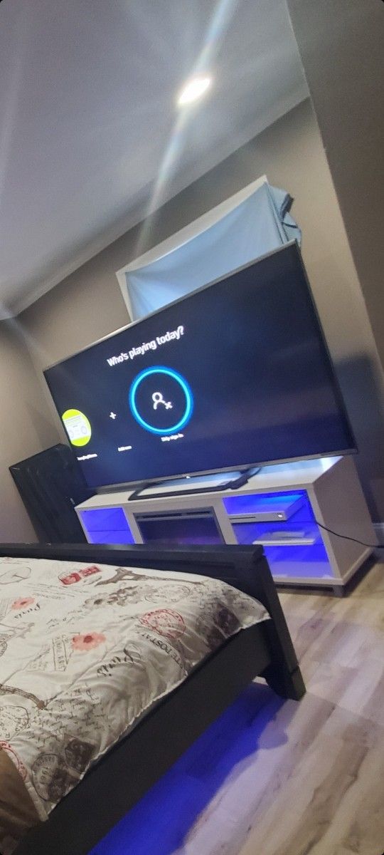 80" Sharp Aquos Tv