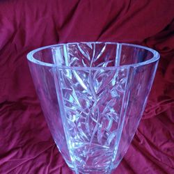 PRICE REDUCED. New Nachtmann brand lead Crystal vase