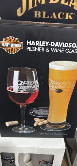 HD builder and wine glass set brand new in box