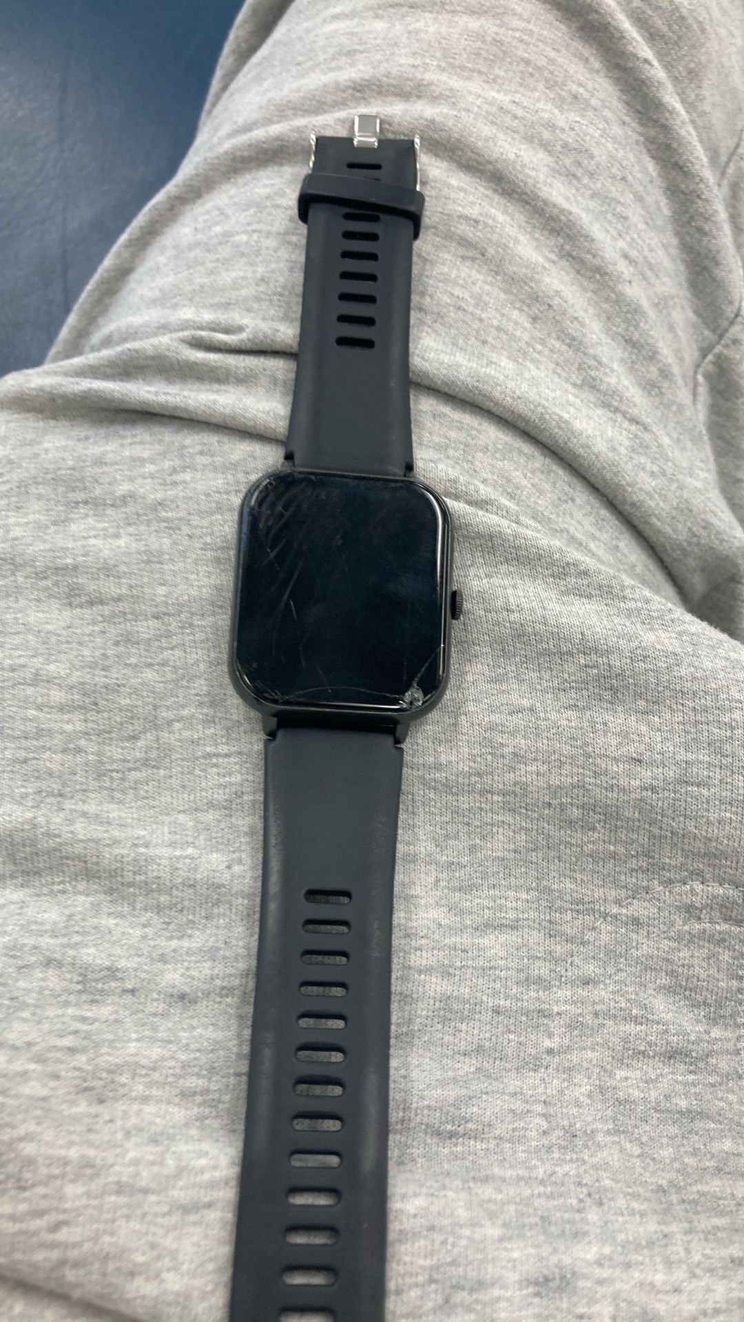 Apple Watch Need To Be Charged And Crack