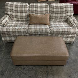 Smith Brothers Amish sofa with ottoman and kidney pillow