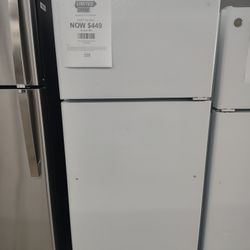 $449(MSRP$849, Save $400) GE  Standard White Refrigerator With Coated Metal Racks