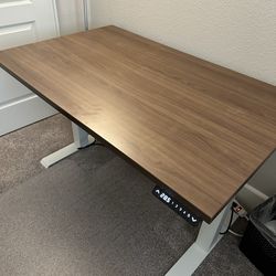 Standing or sitting desk