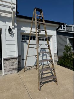 10 ft Fiberglass Ladder