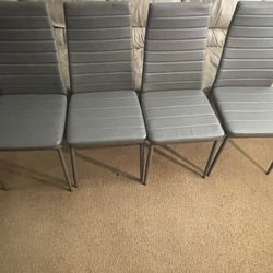4 Dining Chairs 