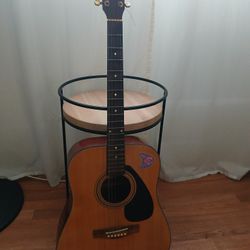 Yamaha Acoustic Guitar 