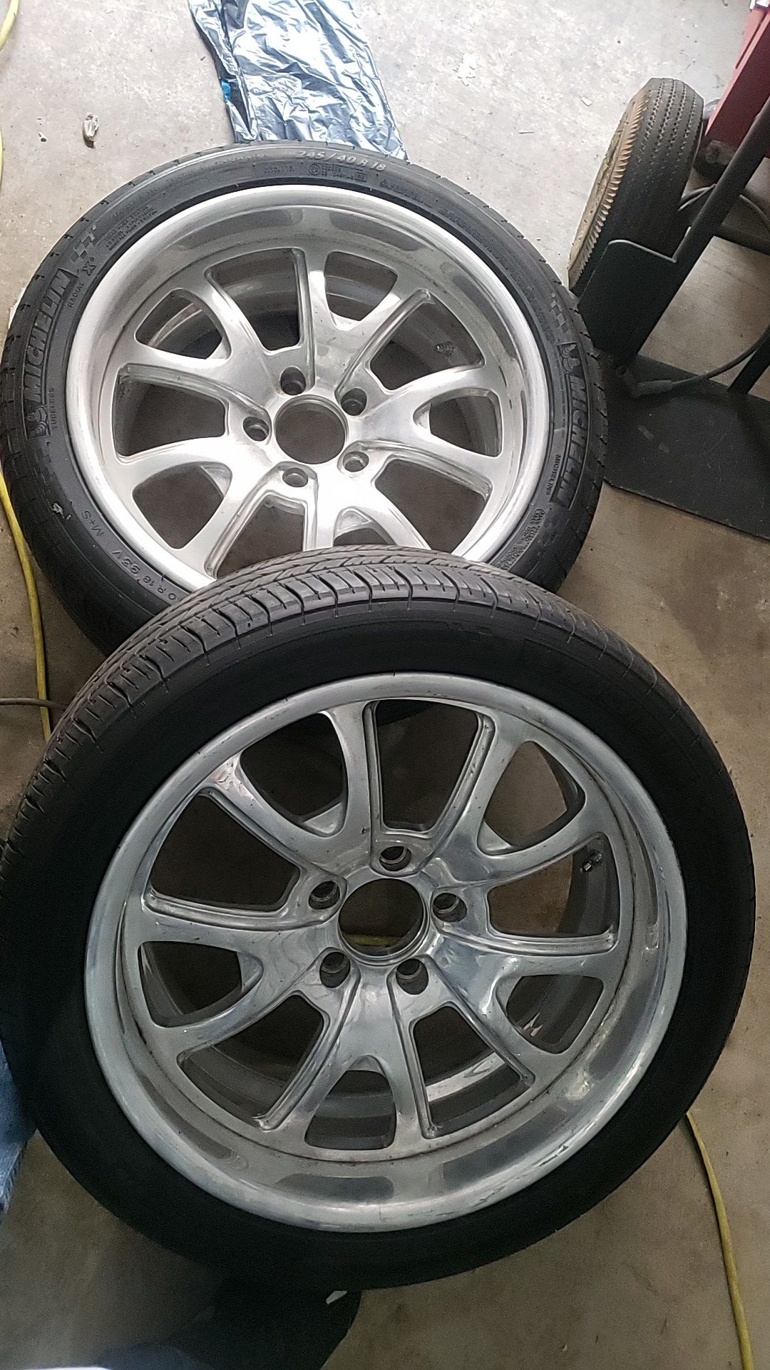 2 18inch tires comes with rims