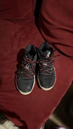 Friends Nike shoes men’s 8.5