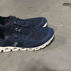 Men’s Cloud Size 10