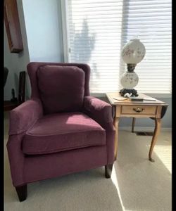 Beautiful 3 piece furniture set in amazing condition.