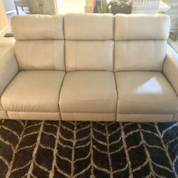 Like New Leather Electric Dual Reclining Couch 