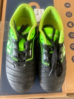 Boys cleats size 2.5