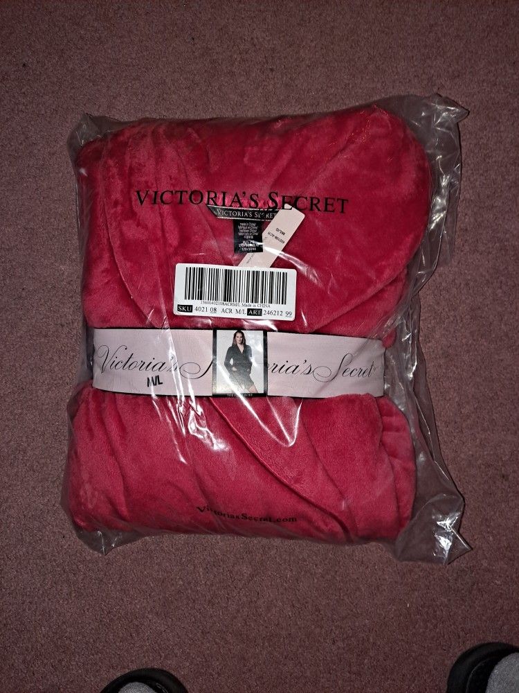 Brand New Victoria Robe