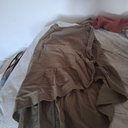 Green skirt with a tie On side