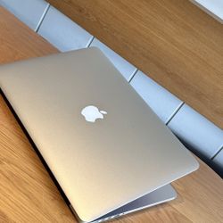 Apple MacBook Pro 15” Retina I7/16GB/500GB SSD $300