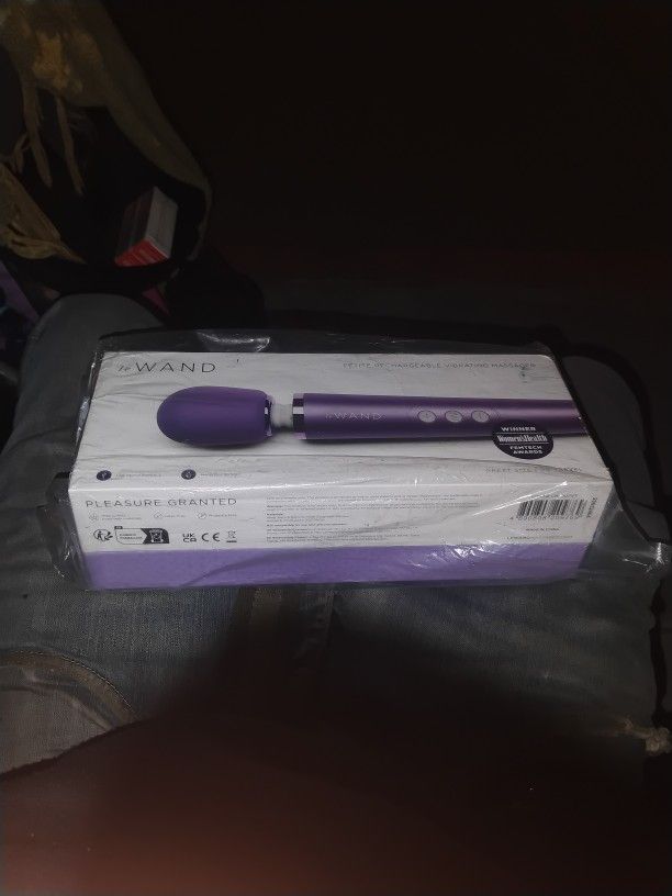 Le Wand Petite Portable Massager