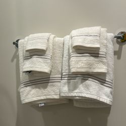 6 Pack Of Bath Towels 
