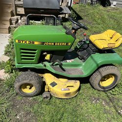 John Deere STX 38 Lawn Mower Tractor 