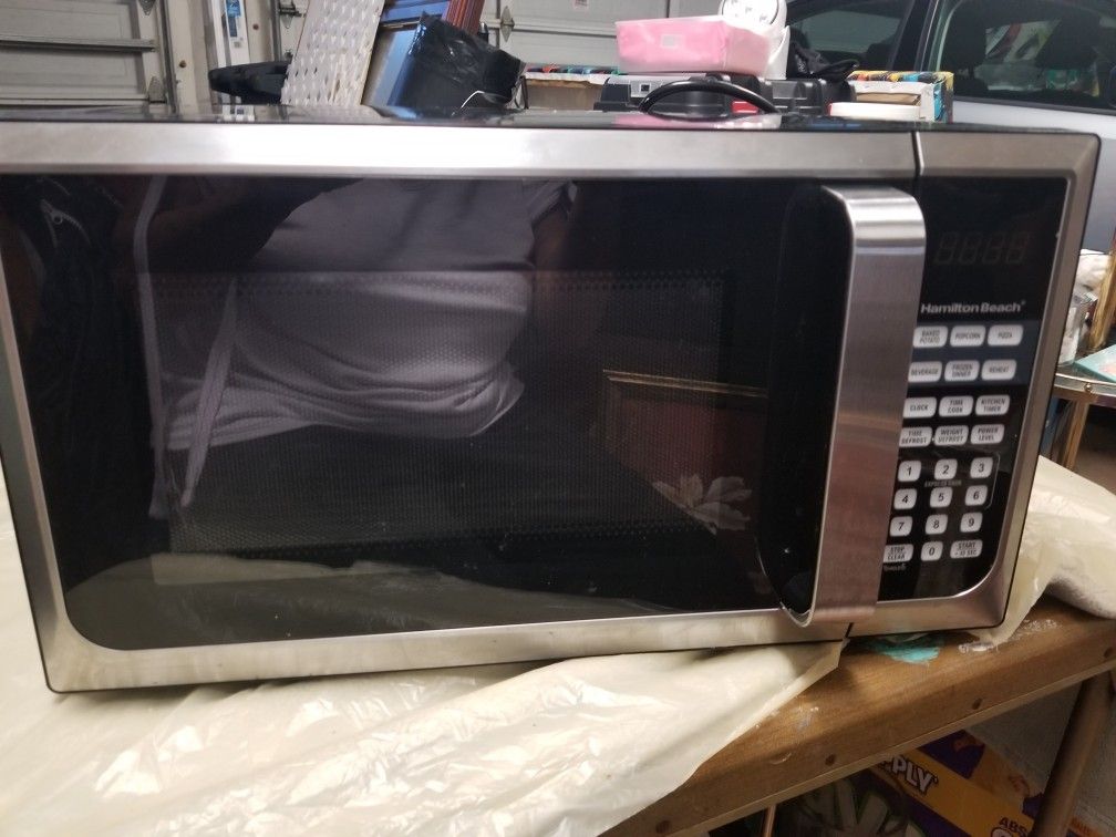 Hamilton beach microwave oven 0.9 cut. Like new