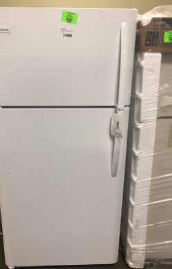 Frigidaire White Top Freezer Refrigerator 🔥 M98K