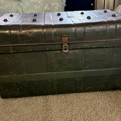 Vintage Trunk 