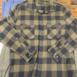 Express Men’s Flannel Size L 