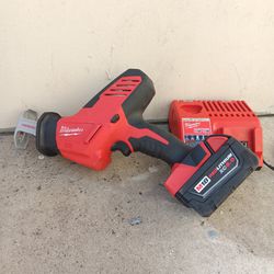 Milwaukee
M18 18V Lithium-Ion Cordless HACKZALL Reciprocating Saw W/ M18 Starter Kit and (1) 5.0Ah Battery & Charger
