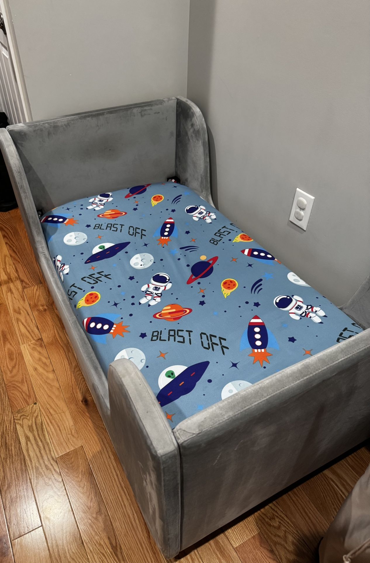 Toddler bed (with or without mattress) for sale! Barely used!