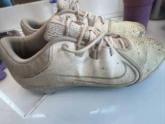 Hyperdiamond 4 Pro Fastpitch Softball Cleats