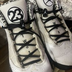 Shoes/jordans 