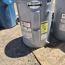 40 GALON ELECTRIC WATER HEATER 