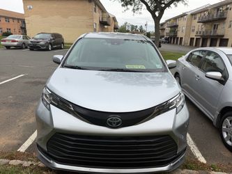 2023 Toyota Sienna Le. Clean title