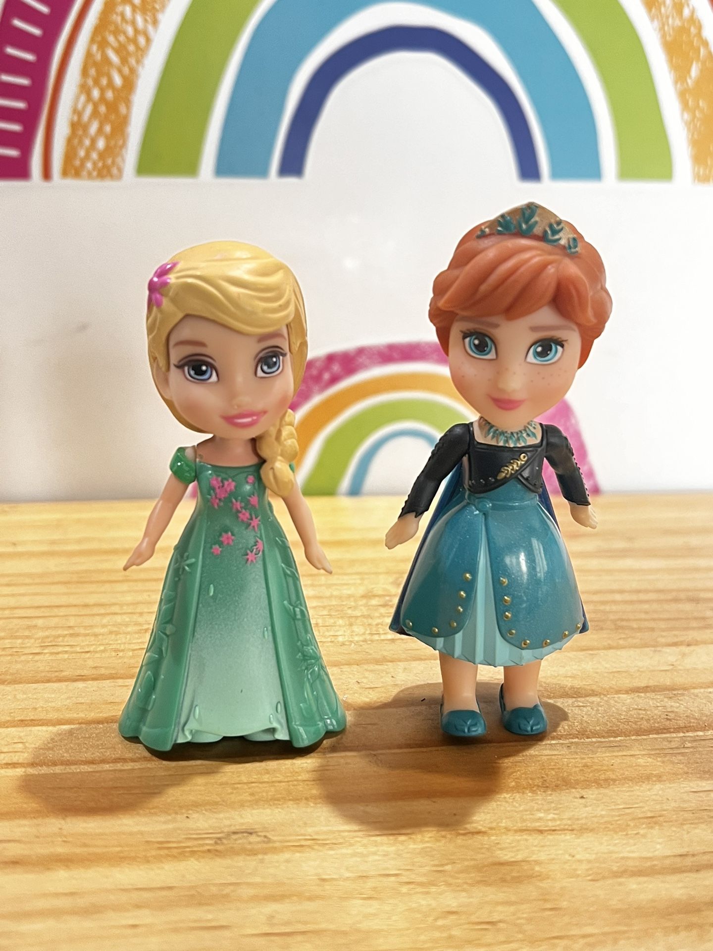 DISNEY ELSA & ANNA FIGURES FROM FROZEN - 3 1/2 INCH
