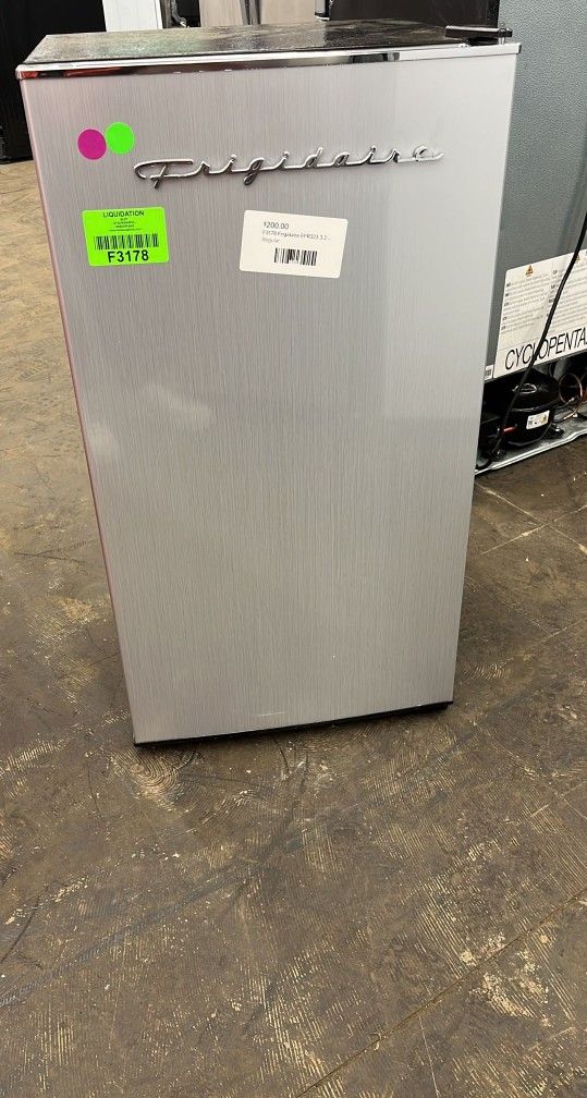 Frigidaire EFR323 3.2 cu. ft. Retro Mini Refrigerator for Sale in San