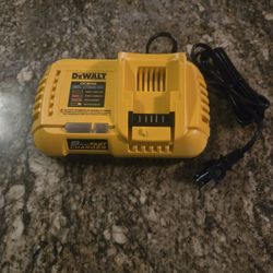 DEWALT  20v  Fast Charger Nuevo Precio Firme