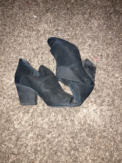 Vince Camuto booties 5 1/2