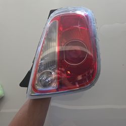 fiat taillight right rear cracked 