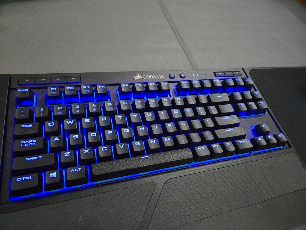Corsair Wireless Lapboard K63 Keyboard and Ironclaw Mouse
