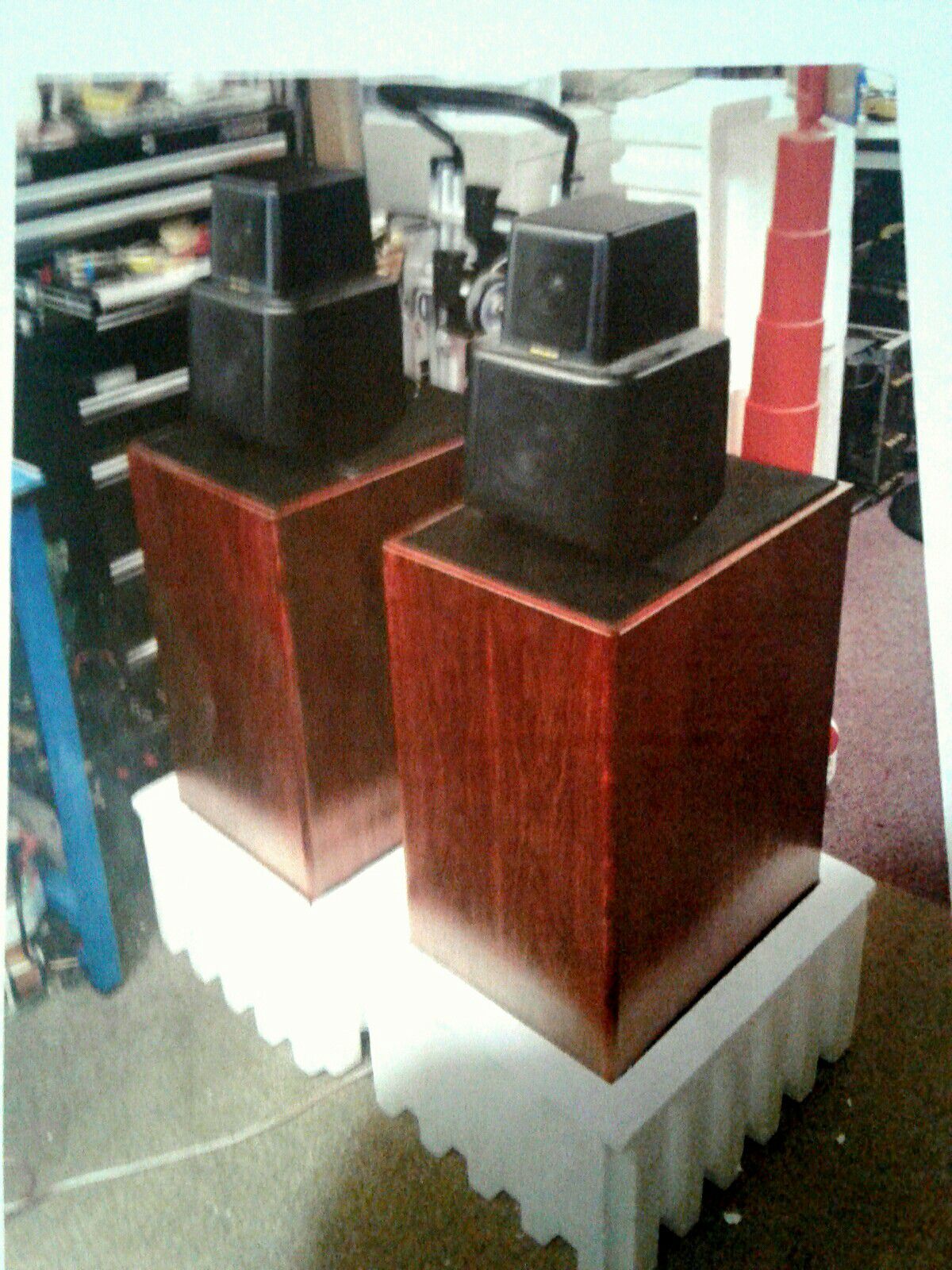 Attn serious audiophiles Pair of vintage (70's) KEF REFERENCE SERIES SPEAKERS MODEL 102.7 Mint condition. Incl.enclosures and KUBE.