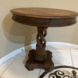 Round Wood Entry Table. 