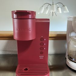 Kuerig Single Serve K Cup Red Coffe Maker 