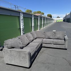 Gray Sectional Free delivery 🚚