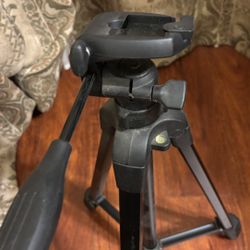 Tripié Nuevo  New Tripod 