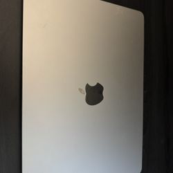 MacBook Air M2 — 13’6 8GB RAM / 256 GB 