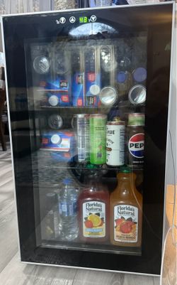 Mini Beverage Cooler / Glass Door Mini Fridge