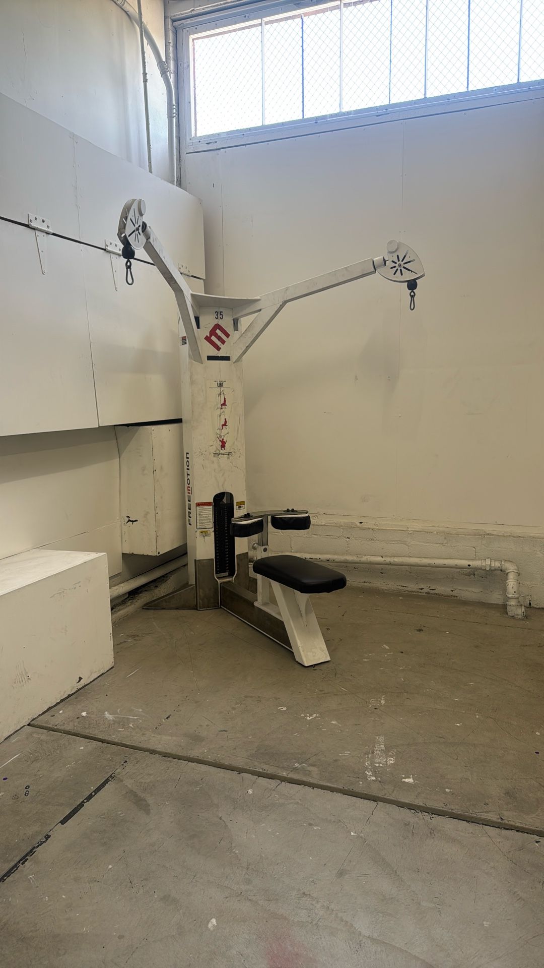Free Motion Seated Lat Pull-Down - NEED GONE