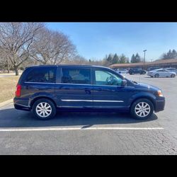 2015 Chrysler Town And Country Touring